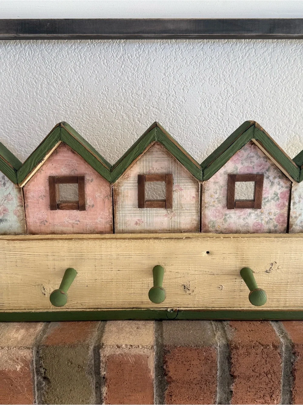 Wooden Cottage Wall Hook Rack in Green and Cream